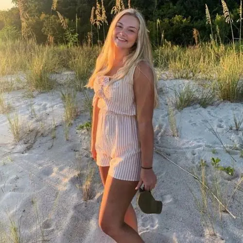 blondefee12 image 0