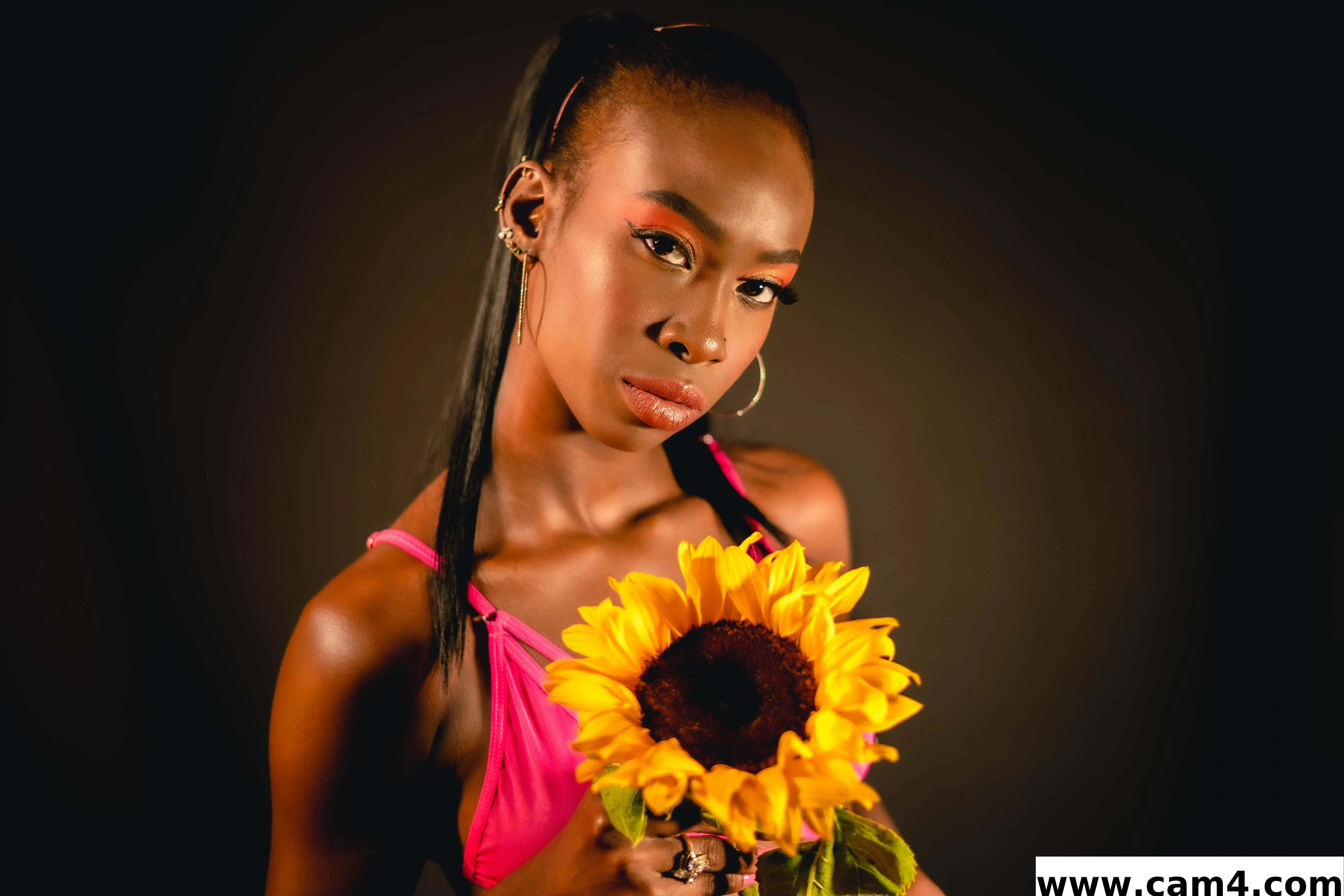 MiaWest_ image 0