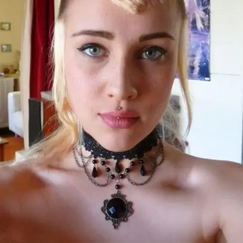 misslutschy image 0