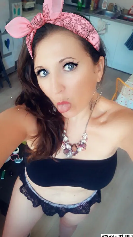 louliasexy image 0