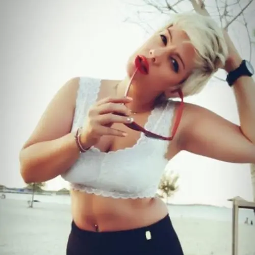 hot67amelia image 0