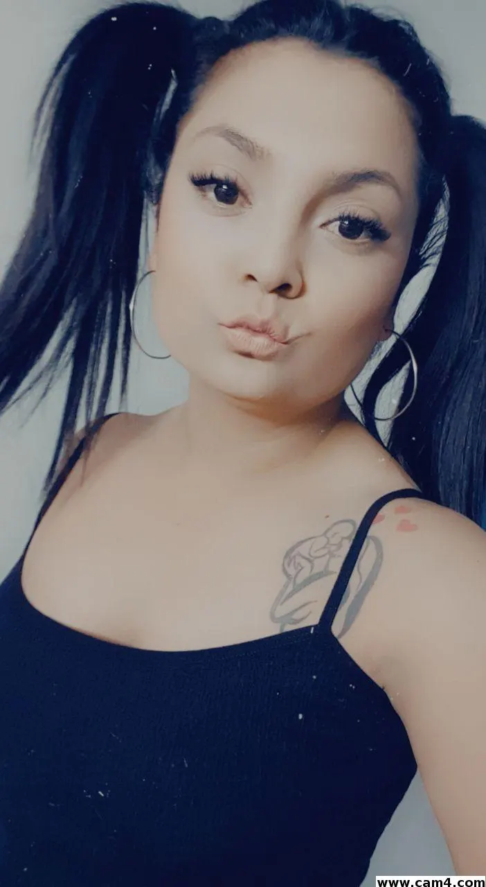 xxxReina image 0